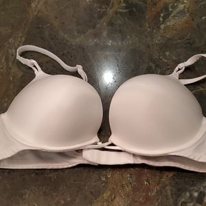 Vicotira secret bombshrll plunge bra
